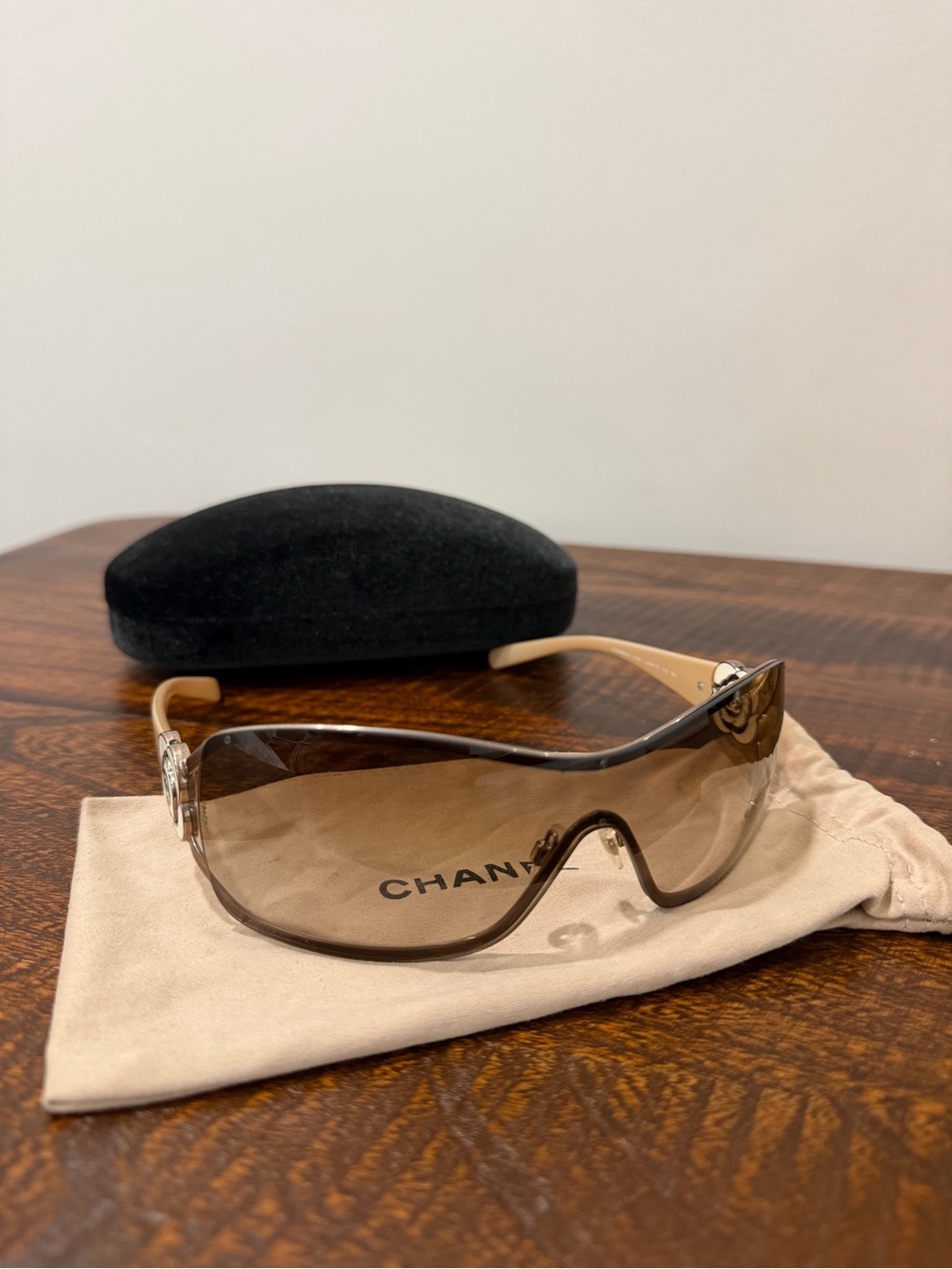 CHANEL Brown Shield Sunglasses with Beige Arms - Picture 3 of 7